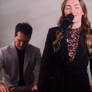 Akustik trifft Beat. 
Relaxed. Elegant. Modern.
So klingt Sektempfang mit Klang Salon. 

Champagner in der Hand, leichte Beats in der Luft – fresh & smooth.

#SektempfangMomente
#UrbanLuxuryEvents
#AcousticMeetsBeat
#ModernWeddingVibes
#weddingband