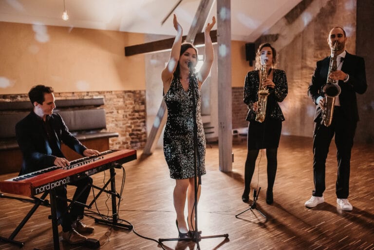 Klang Salon Band spielt live auf einem Party-Event