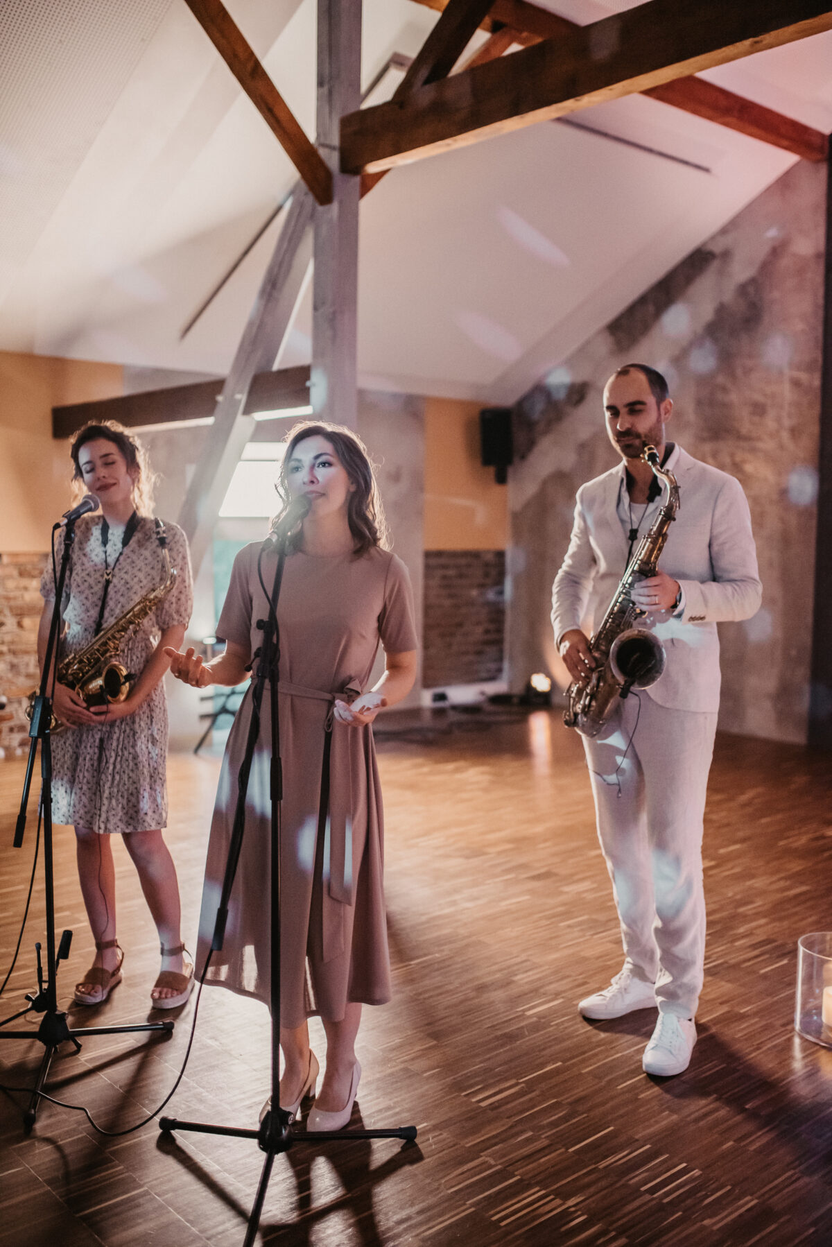 Klang Salon Band spielt Live-Musik bei einer Hochzeitsfeier