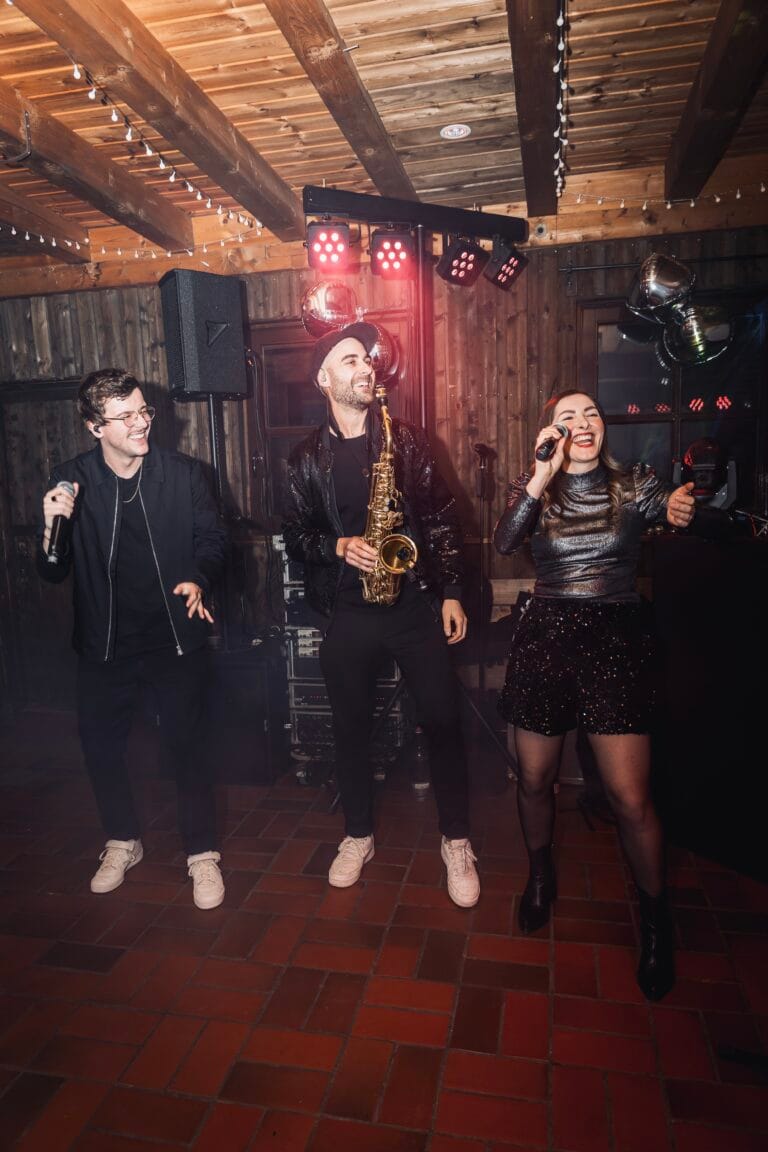 Klang Salon Musiker:innen bei einer Hochzeitsfeier – Service und Beratung