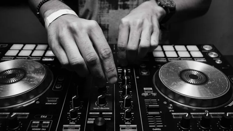 DJs und DJANEs von Klang Salon für Partys und Events