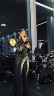 Ein kleiner musikalischer Weihnachtsgruß aus dem Klang Salon. Live gespielt, von Herzen – für euch.

Danke, dass ihr unsere Musik hört, fühlt
und uns durch dieses Jahr begleitet habt.

Wir wünschen euch schon jetzt frohe Weihnachten, ruhige Tage und ganz viel Musik im Herzen. 🤍🎄

 #livemusik #weihnachten #merrychristmas #jazzchristmas #livemusic