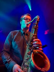 Saxophonist David von Klang Salon spielt live bei einer Hochzeitsparty