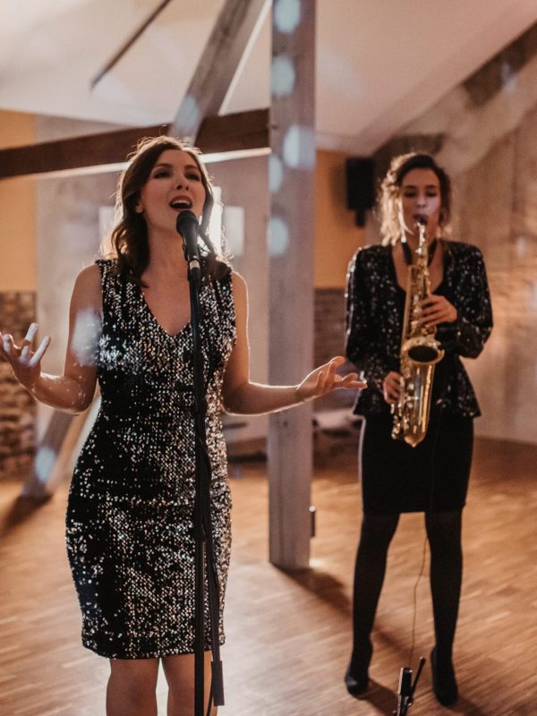 Klang Salon Band spielt auf einer Hochzeitsparty